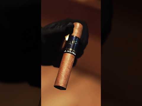 Luxury carried the right way. Welcome to LAAR #laartobacco #laardubai #laar #luxury #cigarstyle