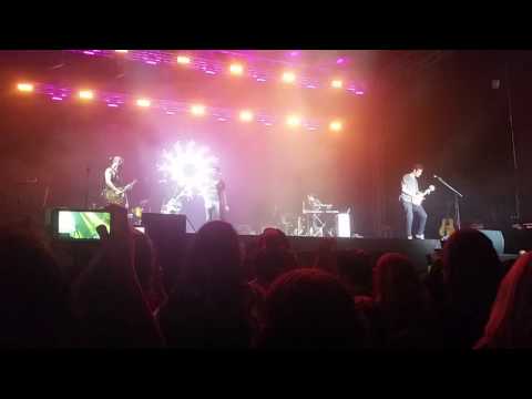 Ivri Lider with 'Meri Lanetzach' (Mary Is A Broad) live in Ashdod