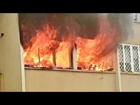 INCENDIO A BOLOGNA IN UN PALAZZO: MORTO UN UOMO, FERITA UNA DONNA