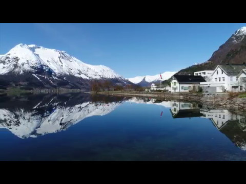 Hjelle Hotel by Oppstrynsvatnet lake