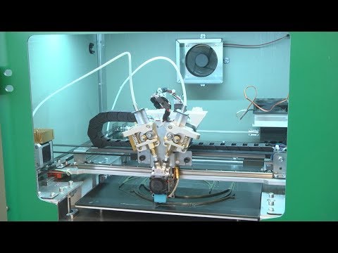 У Гомелі пачалі вырабляць медыцынскія маскі на  3D  прынтэрах видео