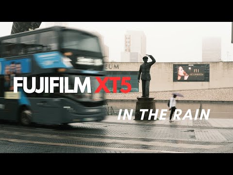 Fuji XT5 Rainy Street Photography EXPERIENCE (POV)