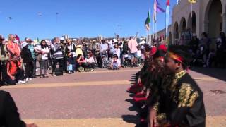 Download lagu Saman Dance from Aceh at Festival of the Winds, Bondi Beach, Sidney, Australia. mp3