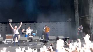 Miles Kane - Give Up singalong at Finsbury Park, London - 24-05-2014