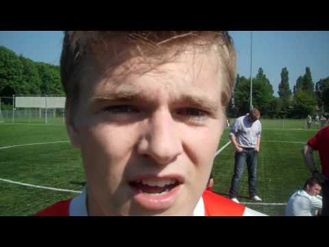 Doelpuntenmaker Sven Akkerman na Oranje Wit - Holwierde