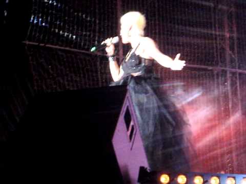 Loredana Groza feat Gabriel Cotabiţă - Bună seara, iubito!