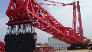 The largest crawler crane in the world