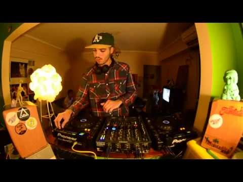 GROOVEBEAT - LIVING ROOM SESSIONS #008 W/ LISANDRO ADONIS