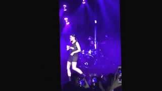 Jessie J singing seal me with a kiss and abracadabra