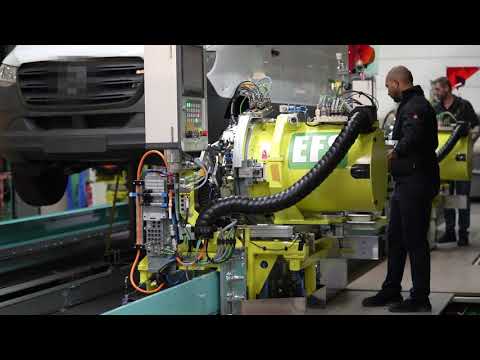 NKW Radmontage im Fließbetrieb