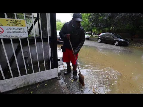 Ferrara, allagamenti in via Gavioli. Un residente: "Succede sempre così"