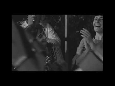 Israeli folk dance group - Hava netze bemachol הבה נצא במחול