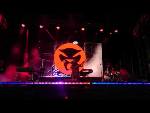 Thundercat ft Erykah Badu & Durand Bernarr - Them Changes Live @ Field Day 2018 London
