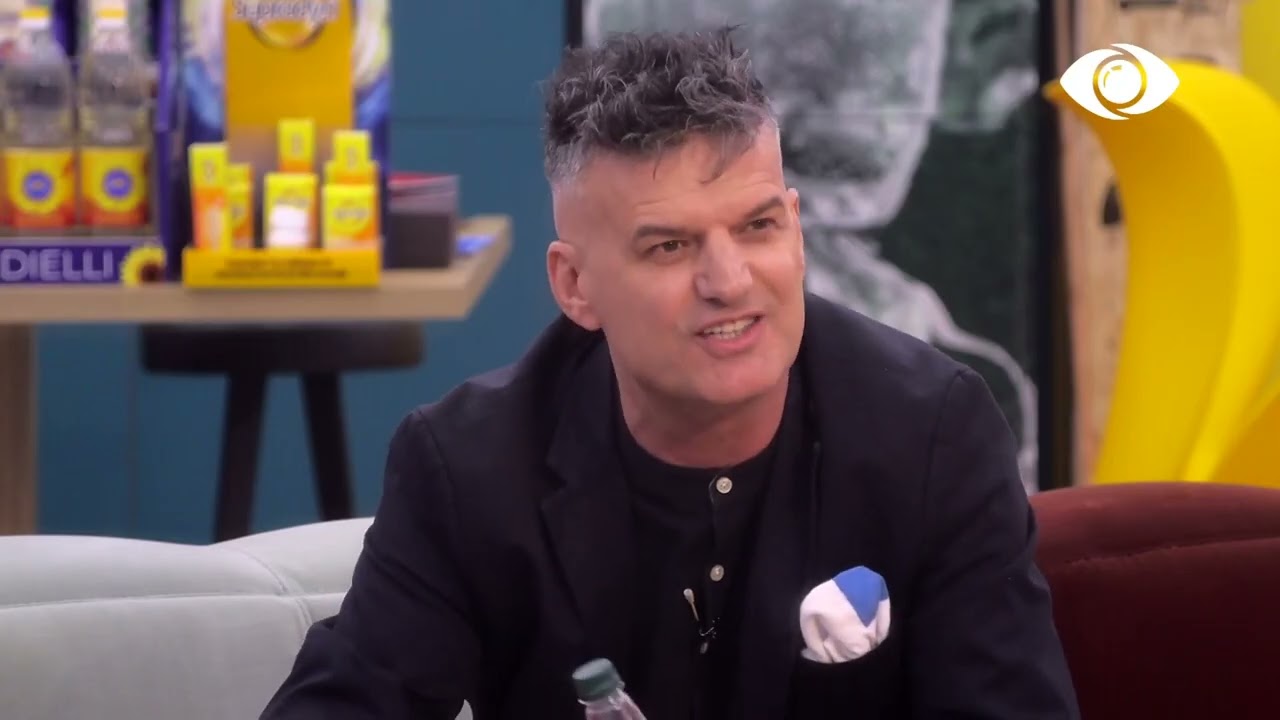 Bledi debaton me Qetsorin: Dallaveret e tua si një estradë amatore