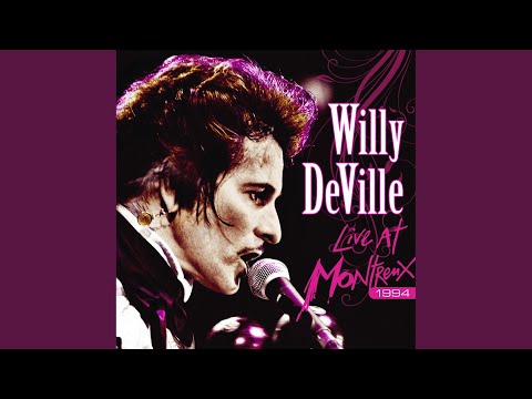 Mixed up Shook up Girl (Live)