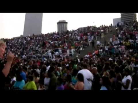 James Ross @ Angie Stone - Grooving Out In The LOU!!! - Under The Arch - (SMOOTH)!!