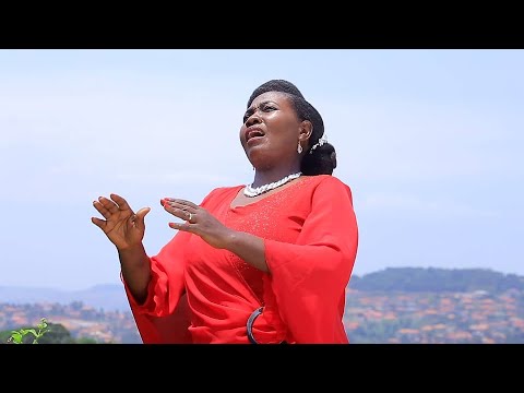 Omusalaba Ogwedda (Video)- Betty Muwanguzi- Ugandan Music