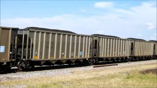 preview picture of video 'BNSF SD70ACe 9164 and SD70MAC 9694 lead a loaded coal train south of St. Joseph, Missouri'