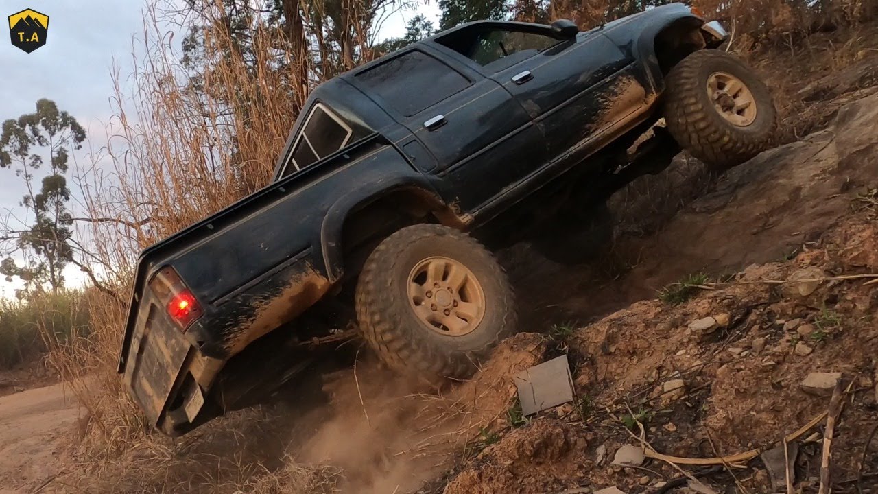 Hilux Bloqueada vs Hilux Sem Bloqueio - Trilha 4x4