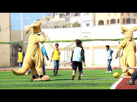 ماما كريمه وعائلتها يلعبوا كرة القدم