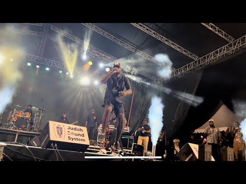 Boyzie sings “Entrance” at Preeday