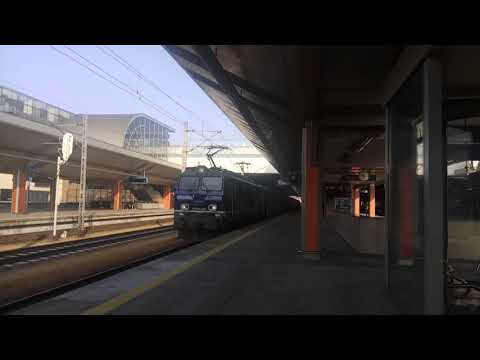 IC 6300 Wyspiański odjeżdża ze stacji Kraków Główny