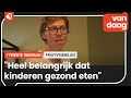 Directrice Truus trots op KinderFruitActie van OBS Roombeek
