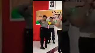 Download lagu para polisi goyang dangdut terajana dalam acara pisah sambut #short #polisi mp3