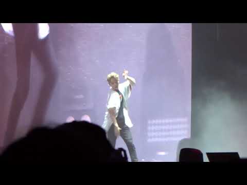 180715 Wanna One - Guanlin Solo Dance (One: The World Concert) #WannaOneinJKT #WannaOne