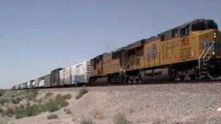 preview picture of video 'Union Pacific Manifest north of Oro Grande - 6/16/10'