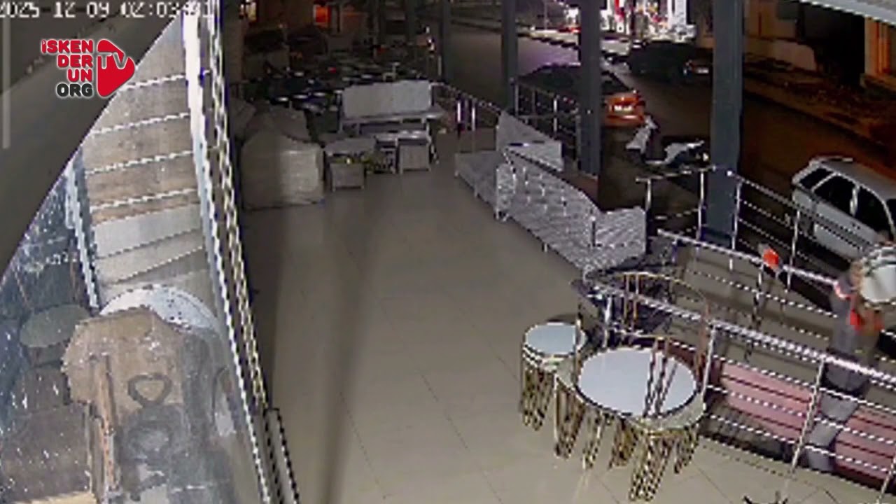 Mobilya mağazasına dadanan hırsız kamerada!