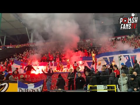Widzew pali flagi Lecha Poznań na derbach Łodzi (24.10.2021 r.)