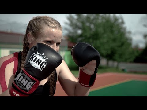 I když jdeme tmou - Šikana do klece (Official Video)