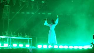 Lorde - Amazing Closing Performance of "Greenlight" in the rain at Osheaga 2017