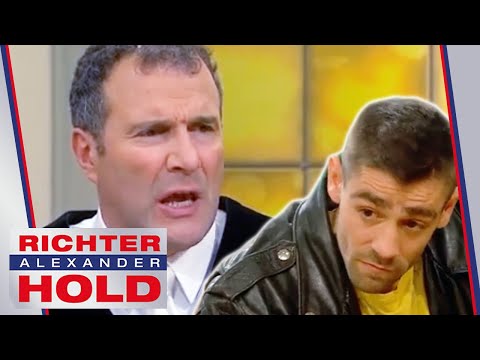 Brazen defendant seeks to negotiate prison sentence | 1/2 | Judge Alexander Hold | SAT.1