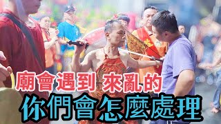 [問卦] 乩童是不是都很嚴肅、都沒再笑的