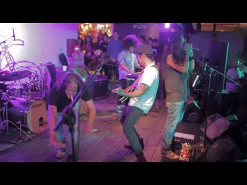 Aray Daulay 'Very Nice' Live at Deus Ex Machina - Bali