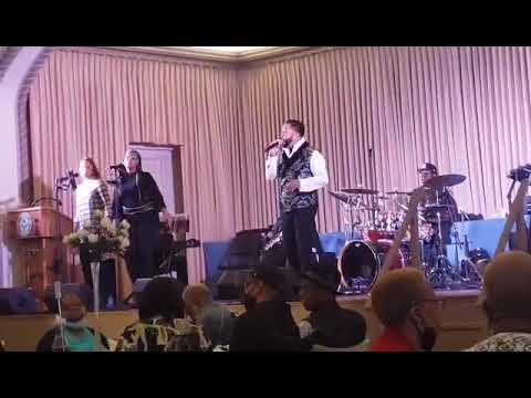 Julian D'artist performs Baby That's backatcha by Smokey Robinson.