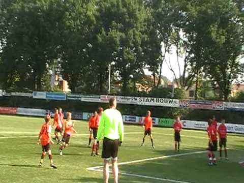 21 mei 2011 Nieuwerkerk D1 - VV De Meern D1, 3-5, doelpunt Tim