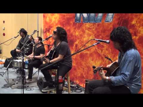 KISSONLINE EXCLUSIVE: "Love Her All I Can" Chiba, Japan