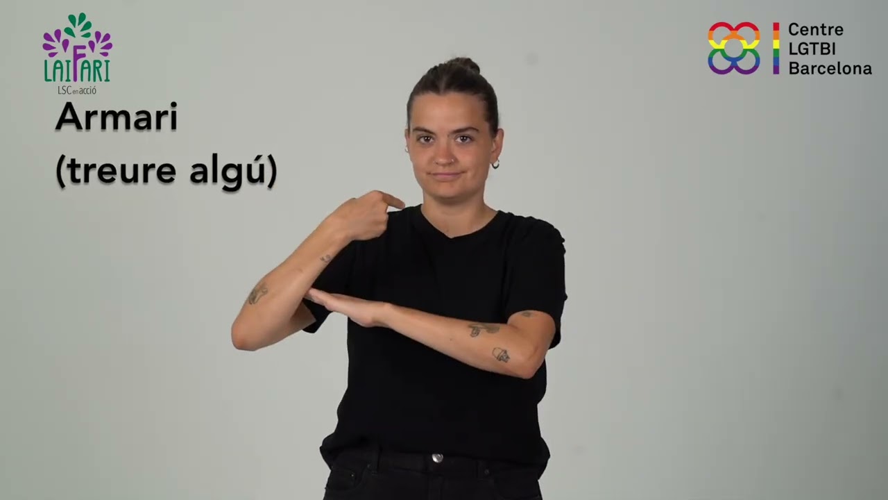 ARMARI ESTAR HI, SORTIR NE, TREURE ALGÚ