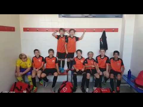 Dedicando la victoria a un compañero