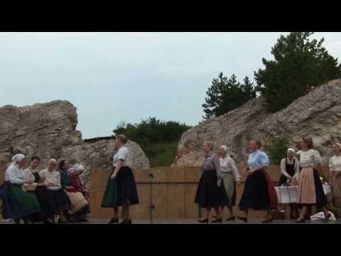 IV. Litéri Szenior Náptánctalálkozó.  Ikarusz Szenior Néptáncegyüttes: Zobor vidéki Asszonycsúfoló