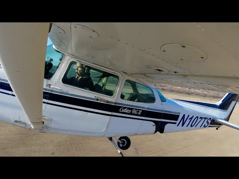 CESSNA CUTLASS 172RG UP CLOSE. Flying a complex aircraft.