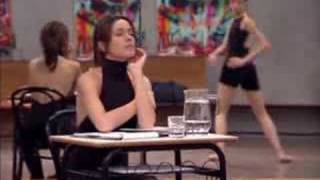 Marta repasse son exam devant Alicia