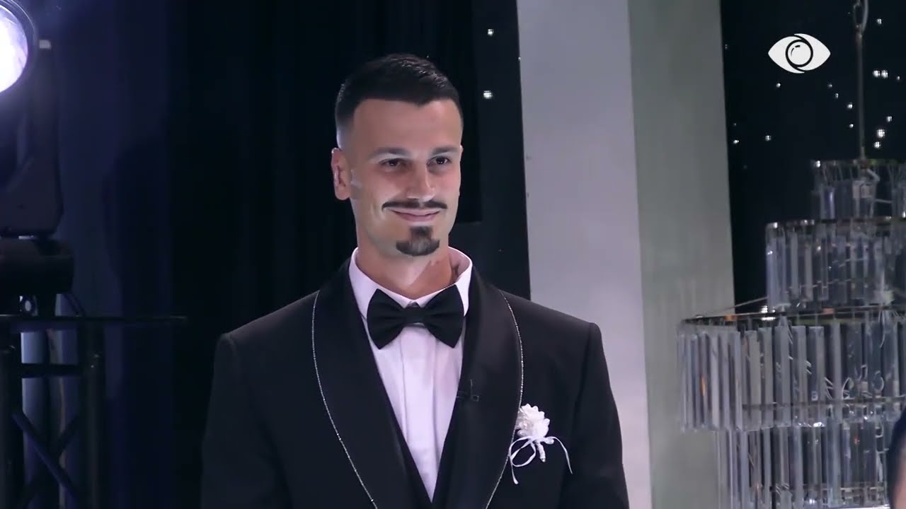 Nis dasma/ Brikena ecën drejt altarit ku e pret Mateo