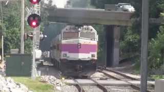 preview picture of video 'Littleton, MA: MBTA Commuter Train (1017) Inbound to Boston @ Littleton Station'