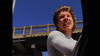 Video zu 'Wunderschön' ansehen Video zu 'Wunderschön' ansehen