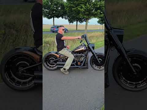 🔥 Wings Custom's Mad Dogger Rhino bars fit perfectly on the Fat Boy 😎