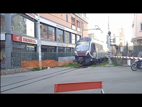 Circumvesuviana - Transito al PL di Via Nocera